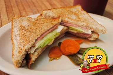 Sandwich + Licuado 500 ml.
