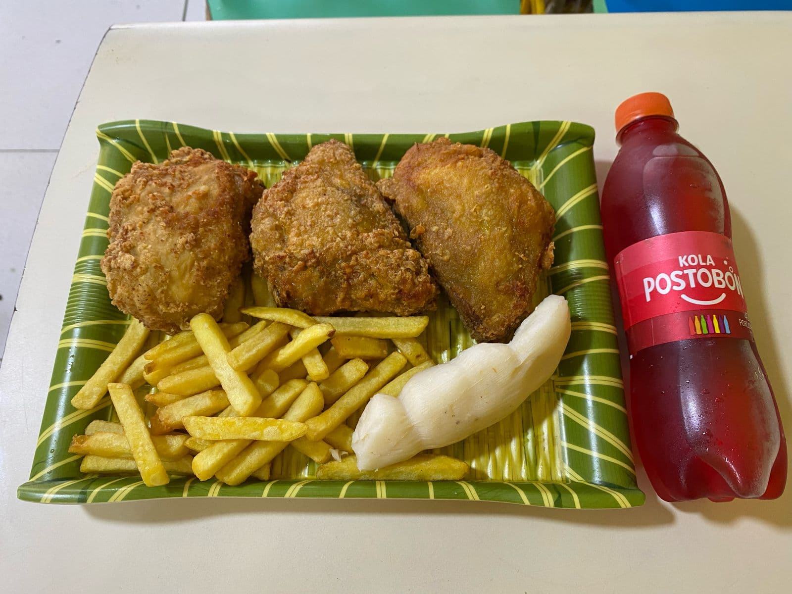 Com 3 Contramuslos +Papas + Bollo +Bebida 2.50Ml