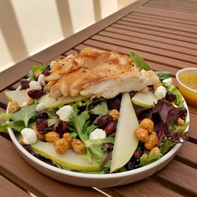 Ensalada Pera y Maple con Pollo