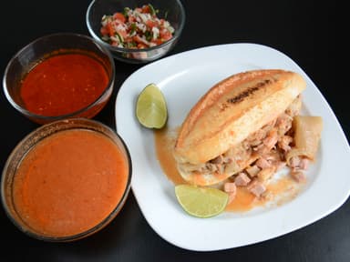 TACO Y TORTA DE CARNITAS