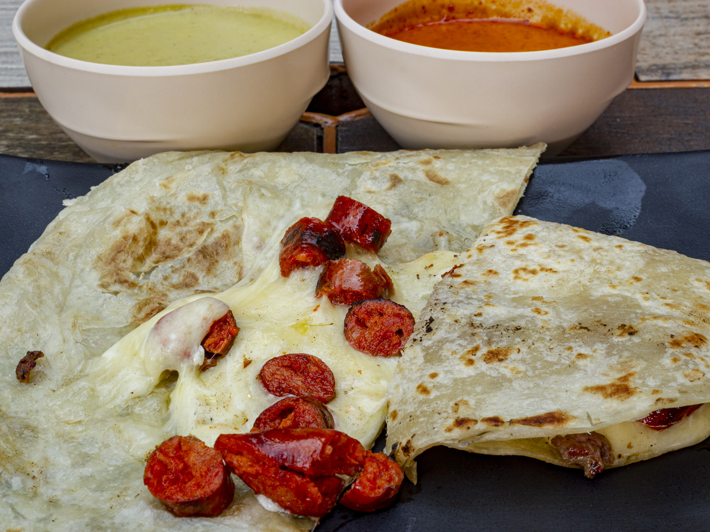 QUESADILLA DE CHISTORRA + REFRESCO O AGUA DE SABOR