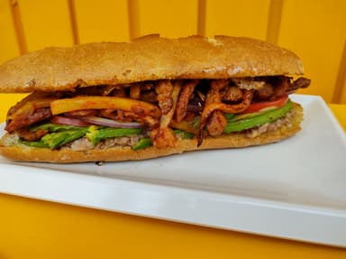 LONCHE PASTOR Y AGUA FRESCA