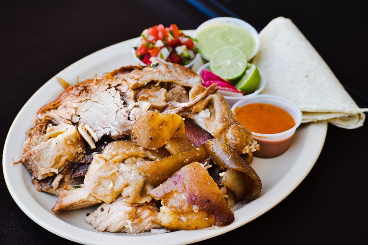 1/2 carnitas + agua