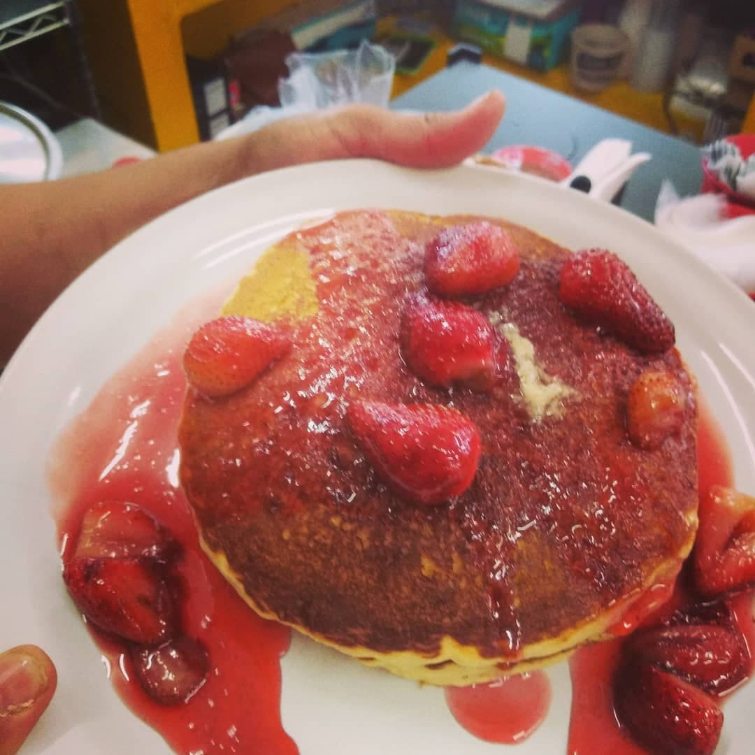 Hot Cakes Tradicional con Fresas