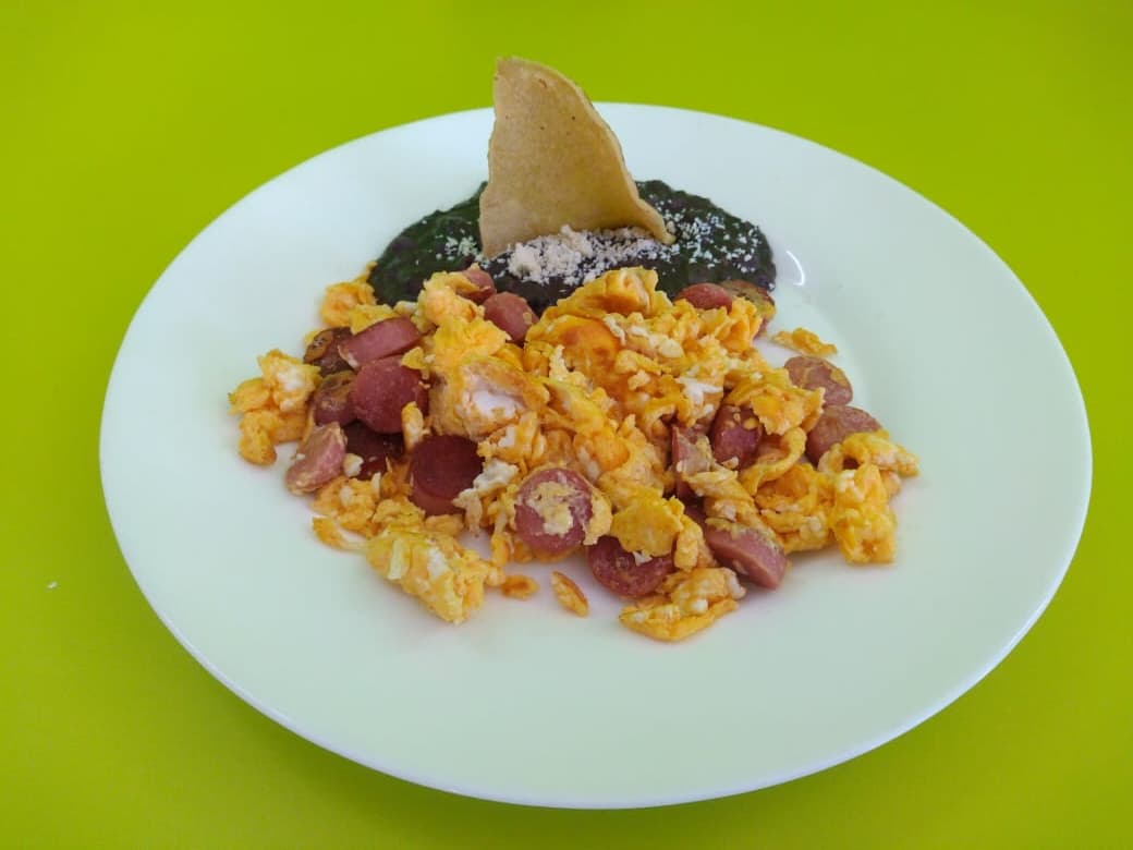 Huevos con Salchicha