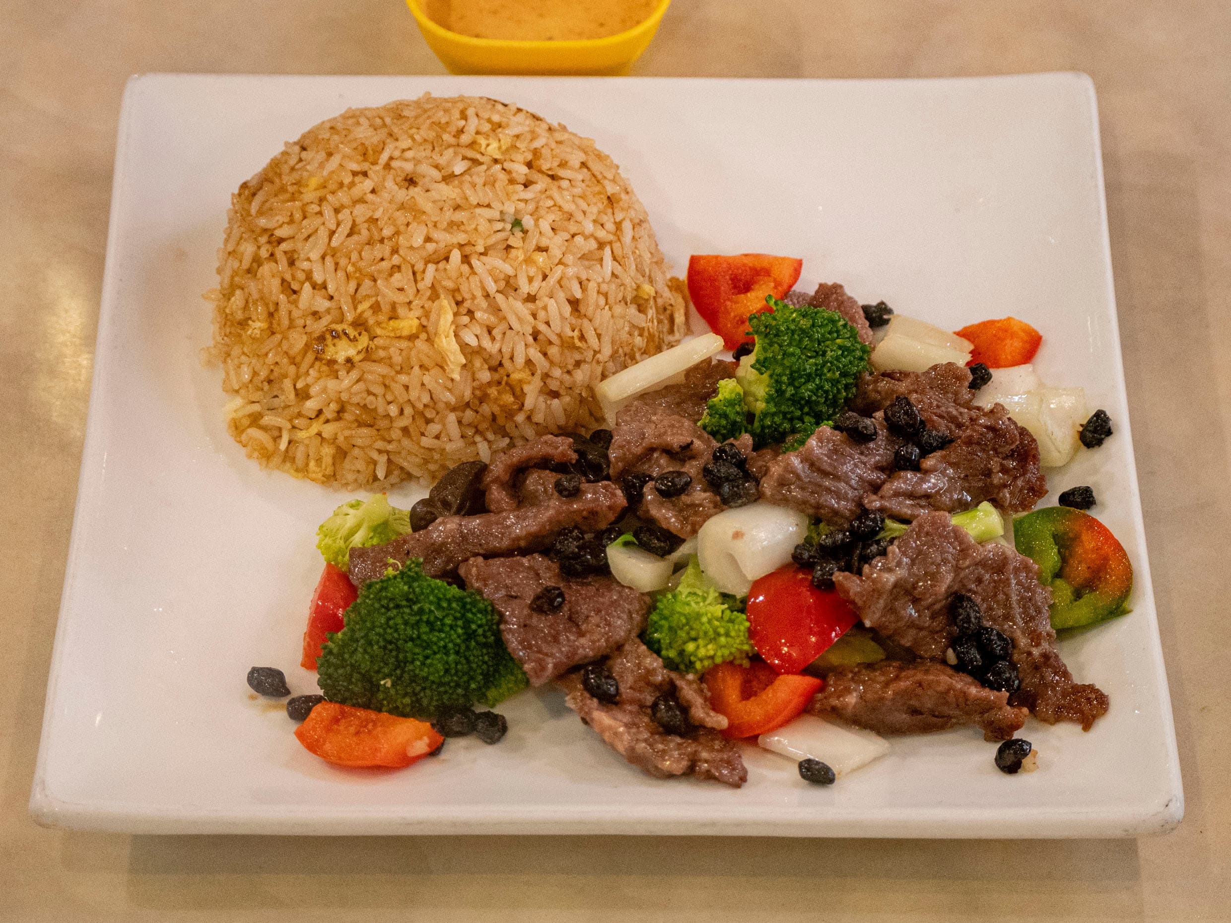 Carne con Tausi más Chaufa