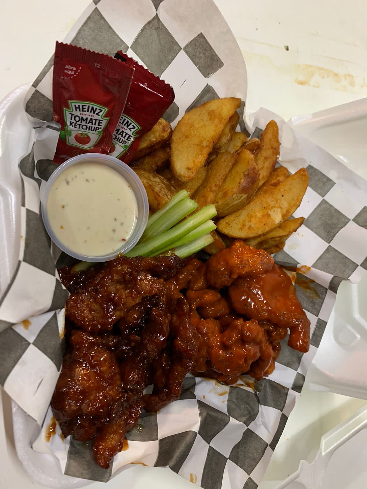 Boneless búfalo con papas