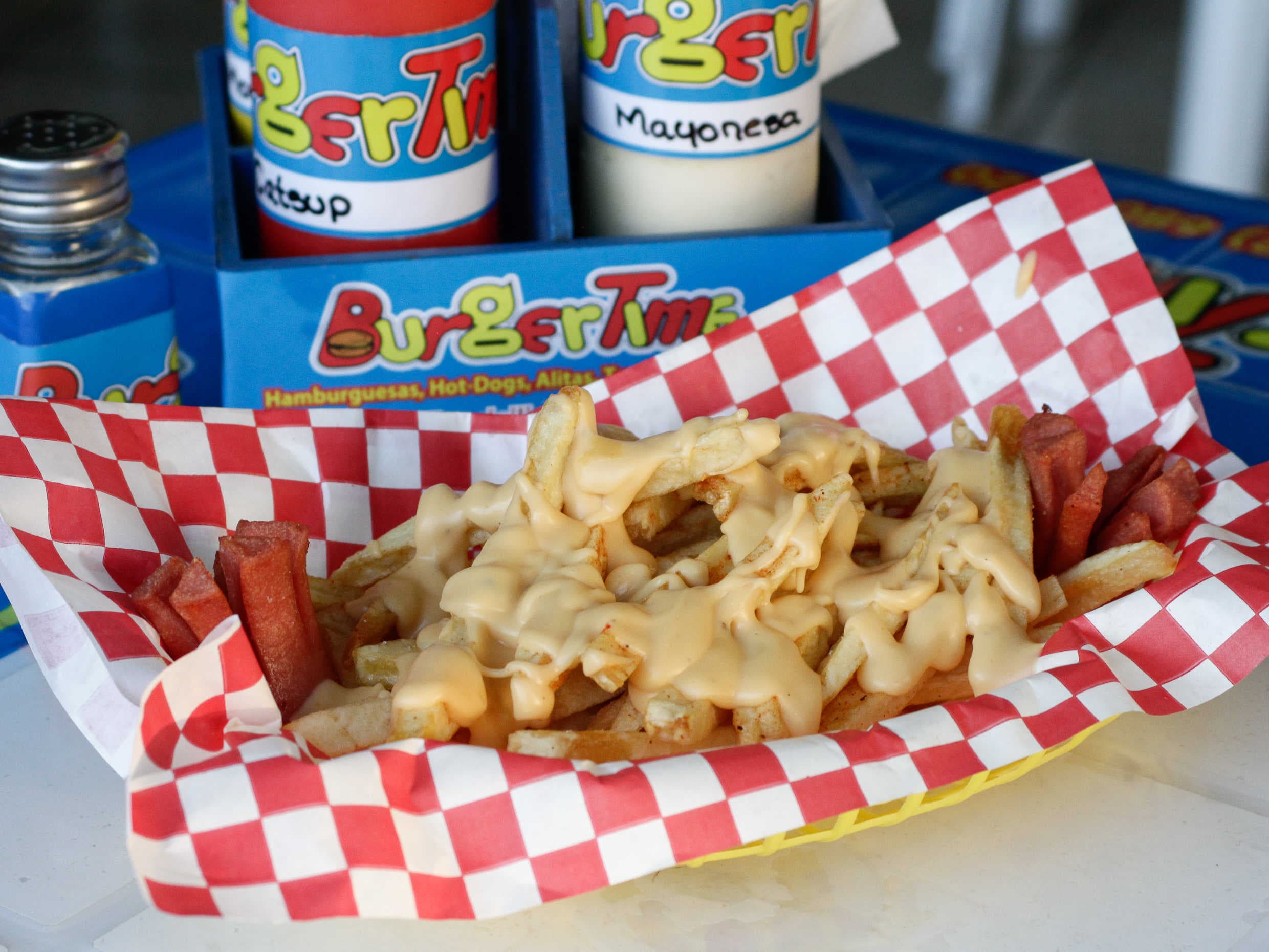 Orden Papas Fritas con Queso Cheddar