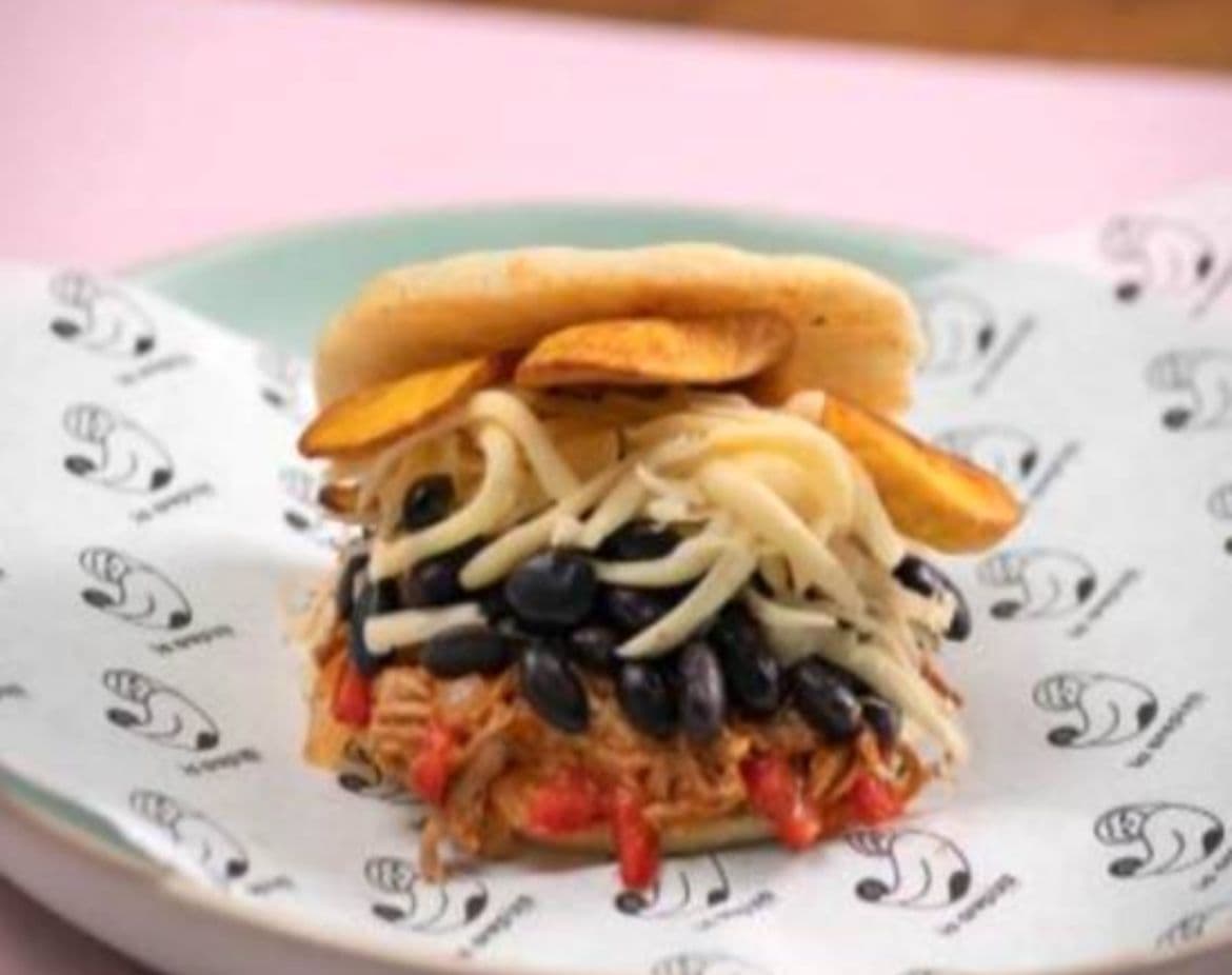 Combo Arepa Pabellón + Papelón con Limón
