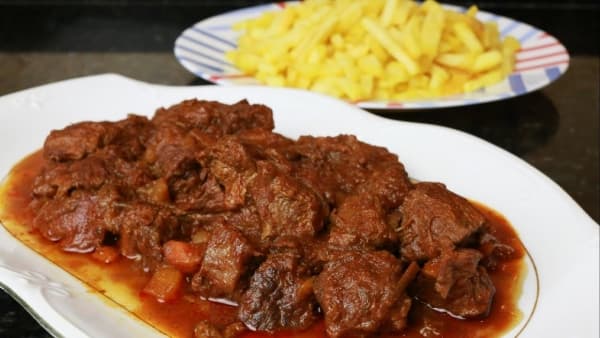 casado con carne en salsa