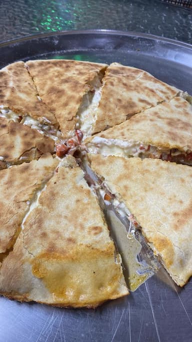 Pizza Estofada de Carnes (1-2 Pers) 4 Porciones