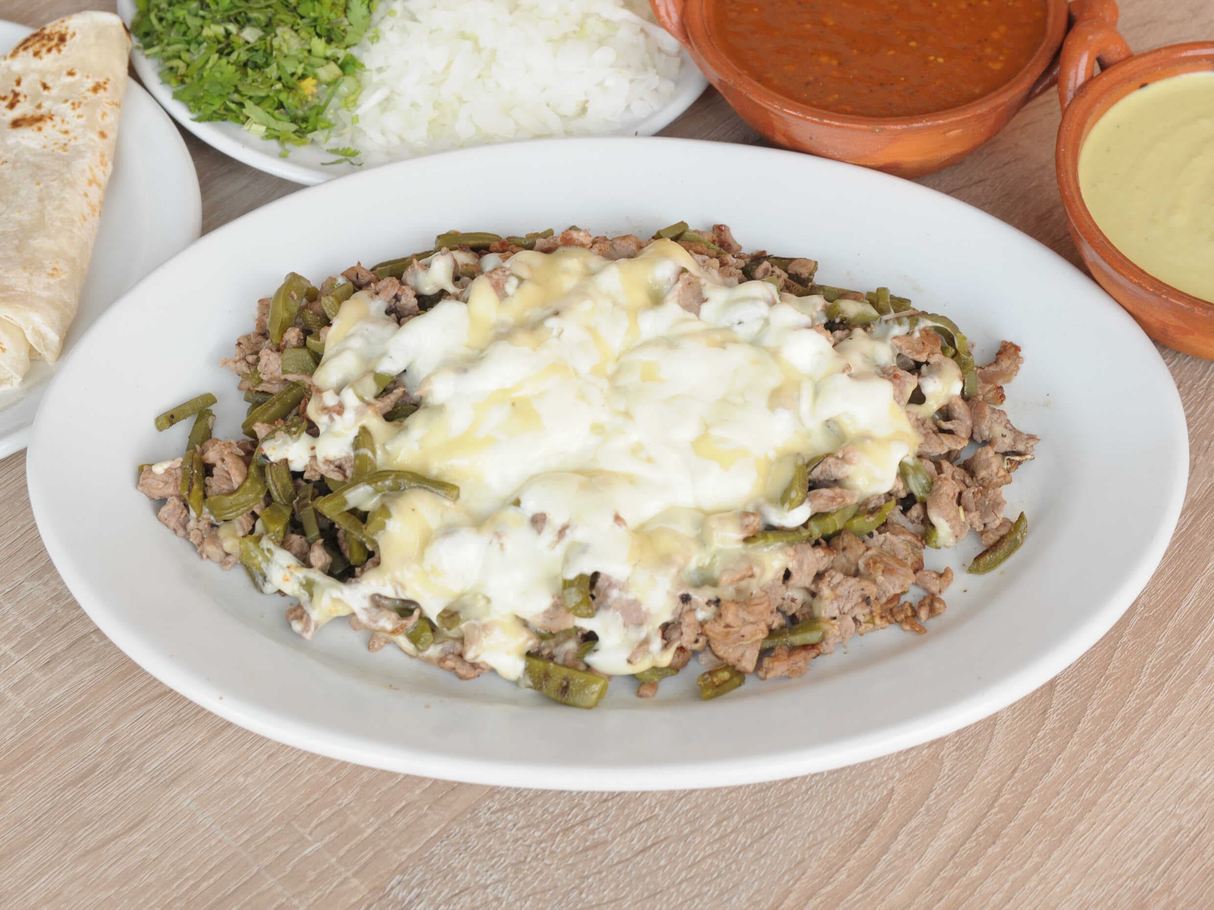 Bistec Con Nopales y Queso (350g)