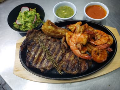 Ribeye con Camarón.