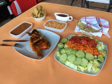 Medio Pollo Con Complementos