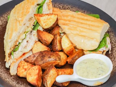 Combo Sándwich de Pechuga de Pollo+ Papas