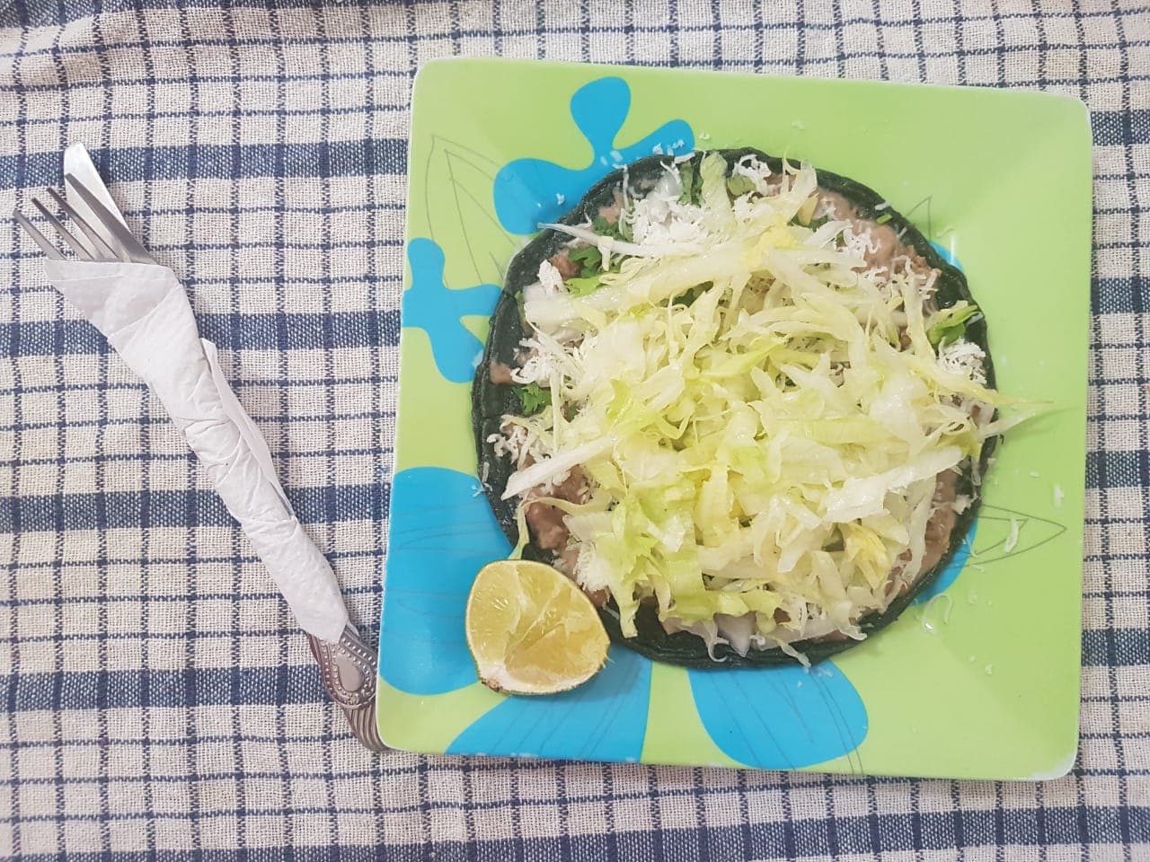 Sope de chicharrón prensado