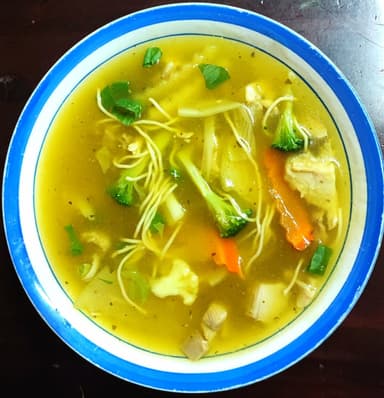 Sopa de Pollo con Vegetales