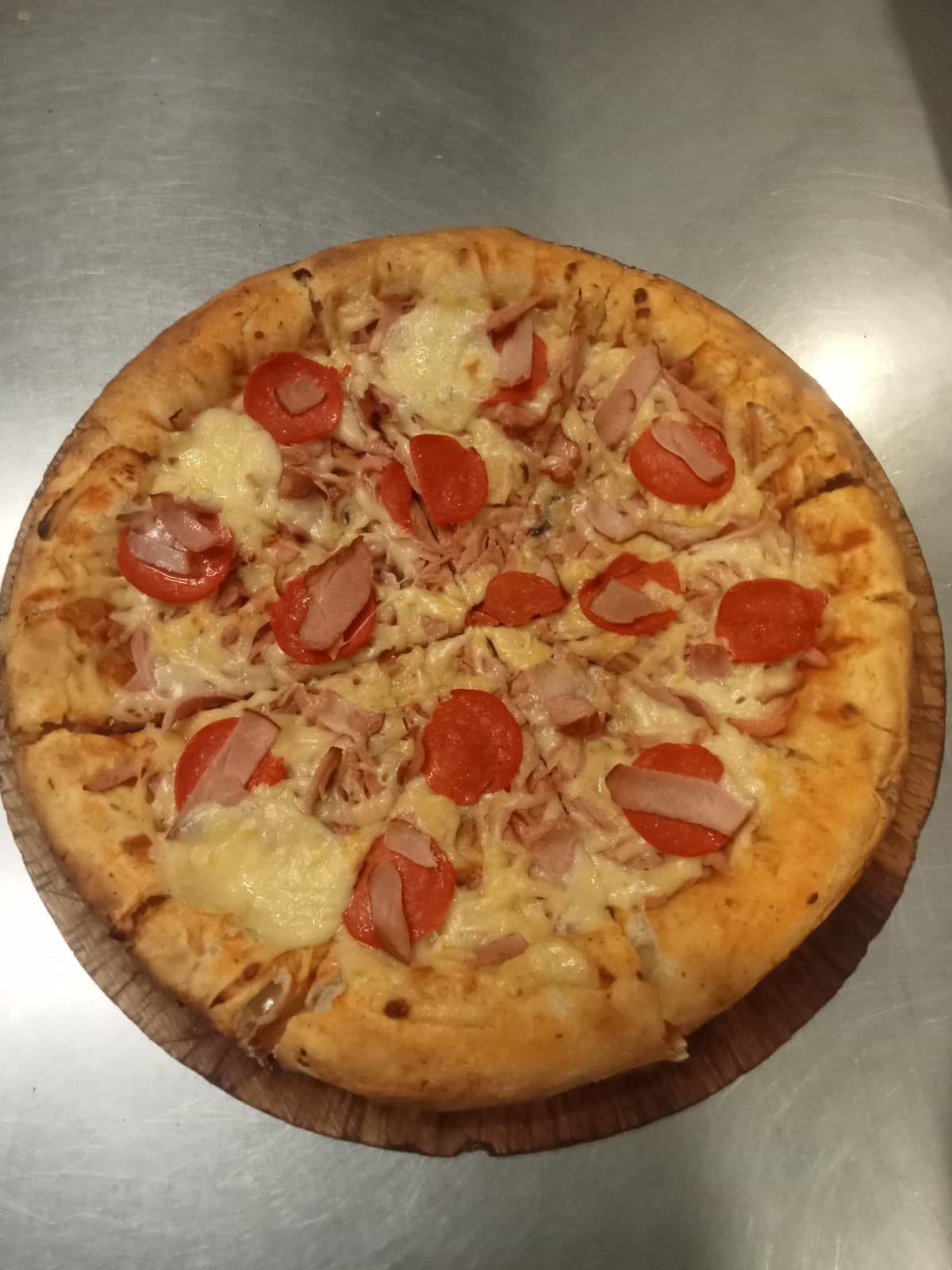 Pizza Familiar con orilla de Queso
