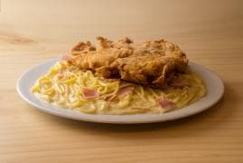 Linguini a lo Alfredo con Pollo Broaster