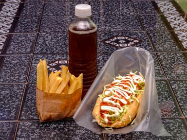 Hot Dog, Fríes y Ice Tea