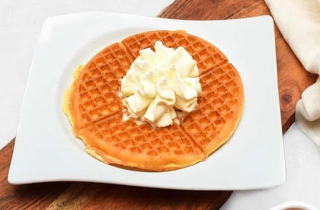 Waffle Sencillo con Crema Chantilly