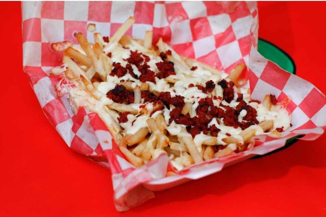 Papas Con Chorizo y Queso