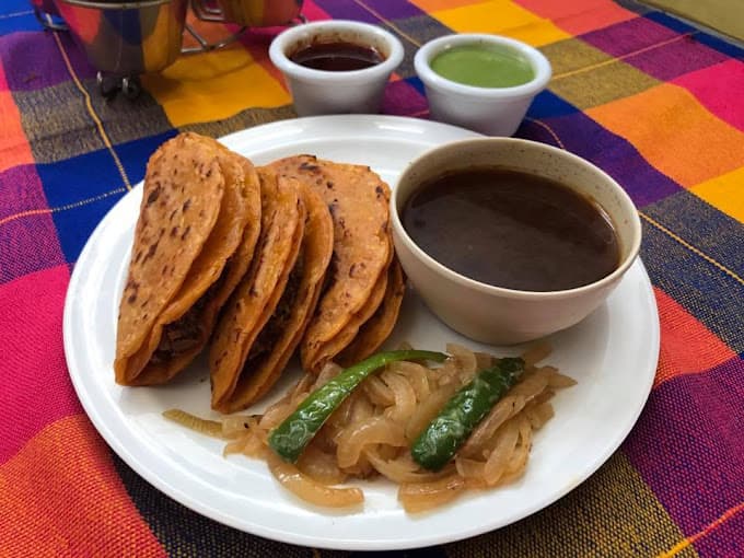 3 TACOS DORADOS+CONSOMÉ+AGUA