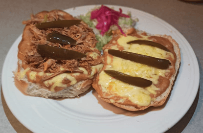 Tostada de Res o Pollo.