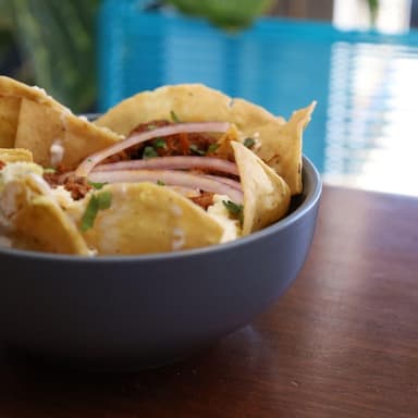 Combo Martes 2 Chilaquiles Rojos