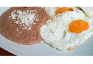 Huevos con Frijoles