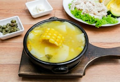 Ajiaco con Pollo (Disponible Sábados y Domingos)