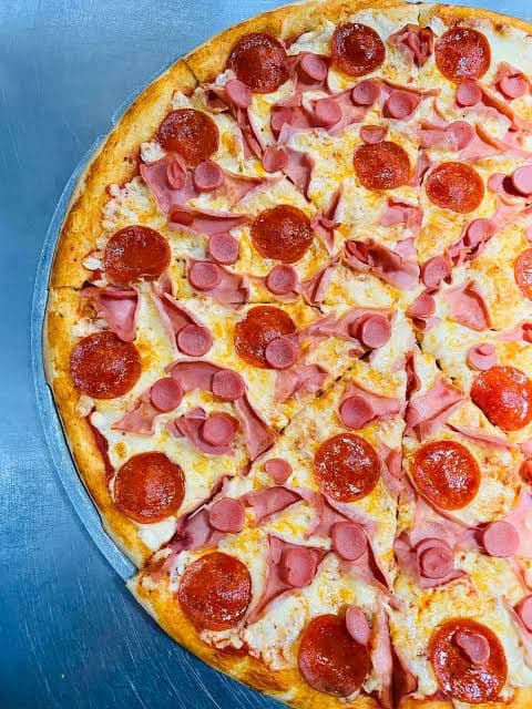 Pizza Grande Carnes Frías