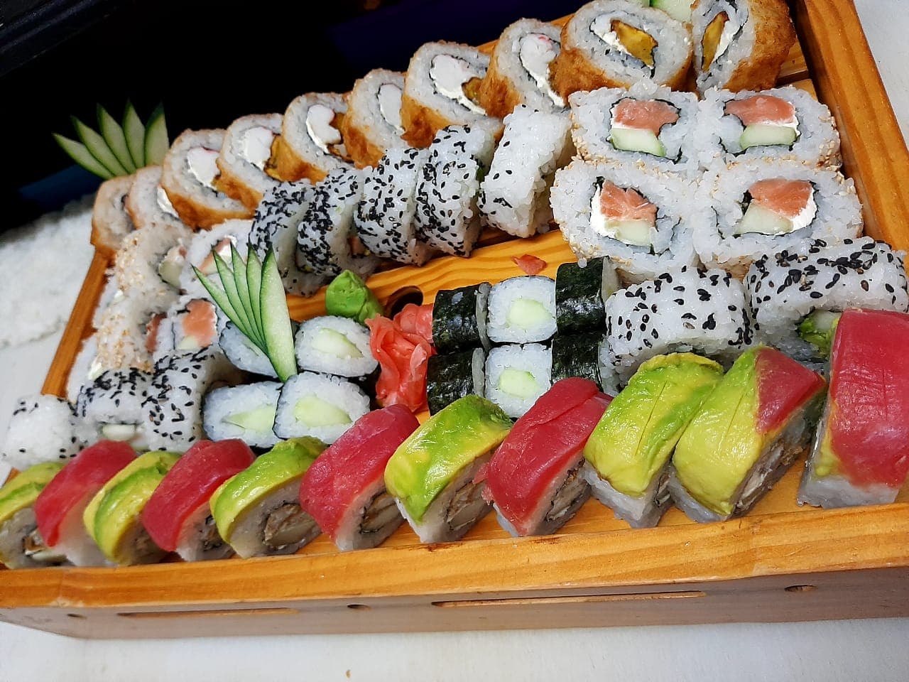 Barco de Sushi Mediano 30 Piezas