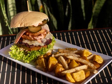 Hamburguesa Americana + Bebida del Dia