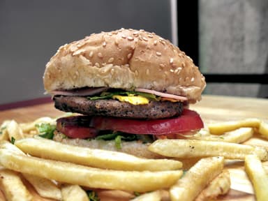 Hamburguesa Carne + Papas + Refresco del Día