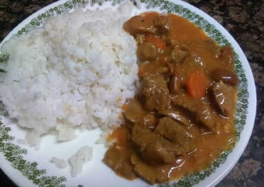 1/2 Arroz Blanco con Carne en Salsa.