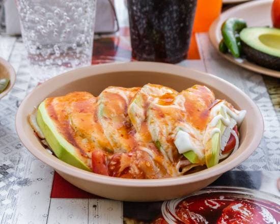 Taco Dorado con Carnitas y Aguacate