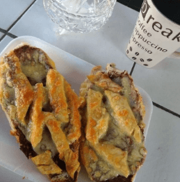 Molletes con Pollo