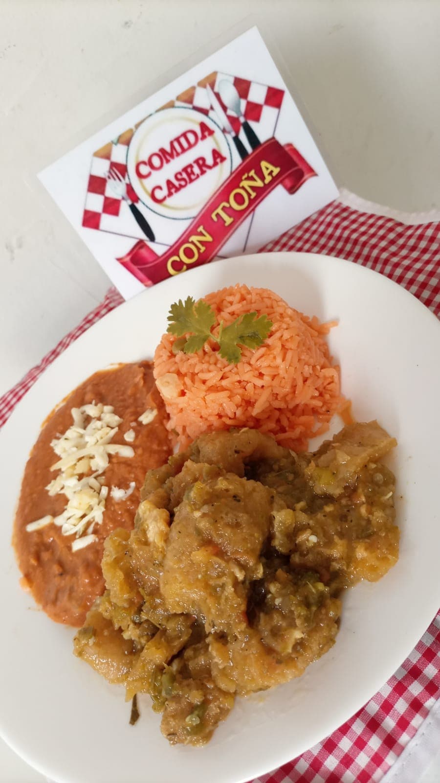 PLATILLO DE CHICHARRON EN SALSA VERDE