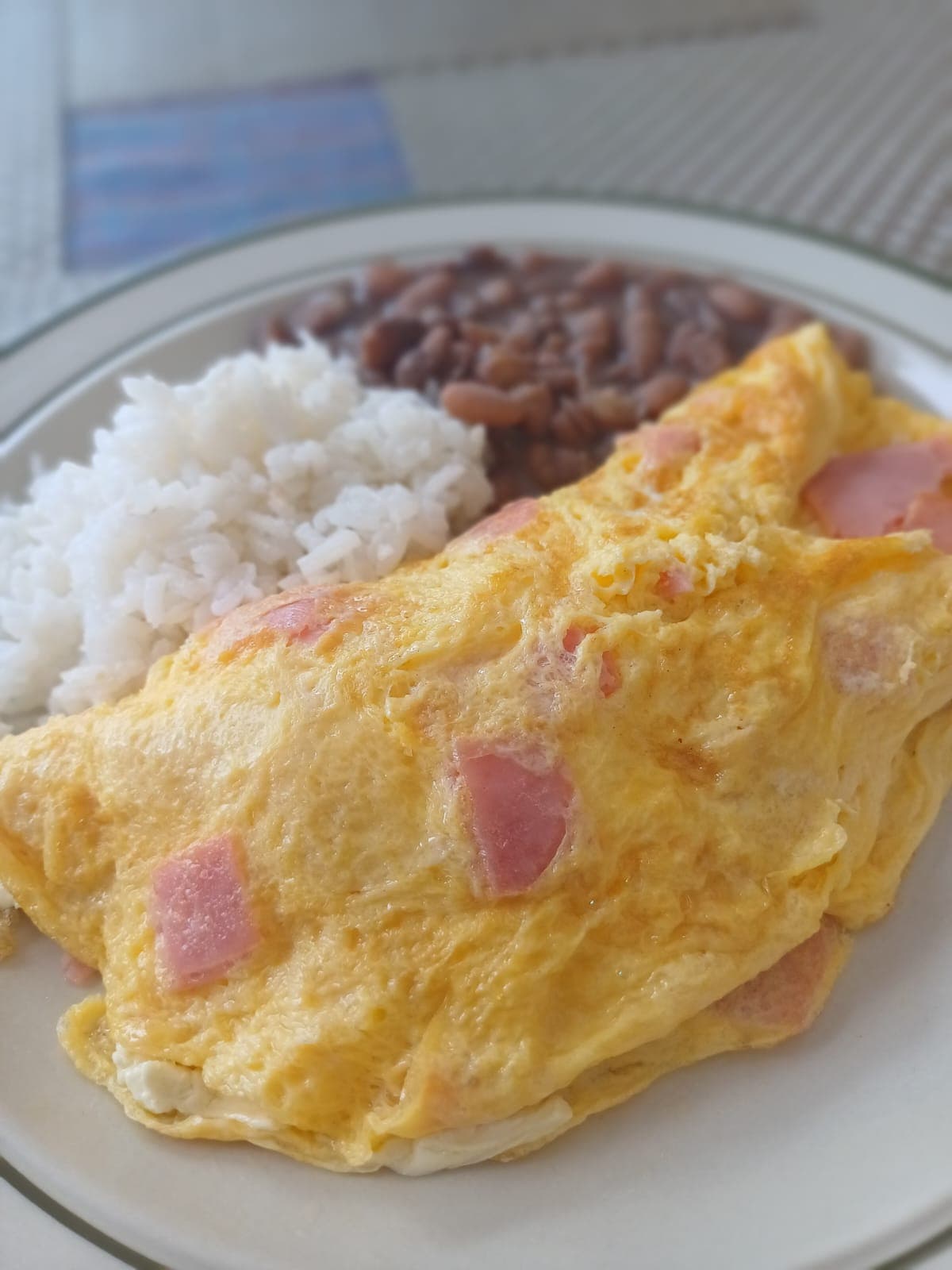 Omellete con jamón y queso