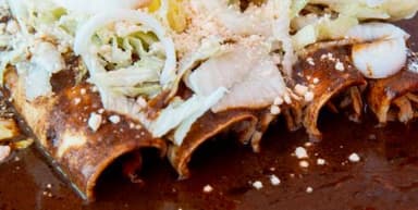 COMBO ENCHILADAS DE MOLE