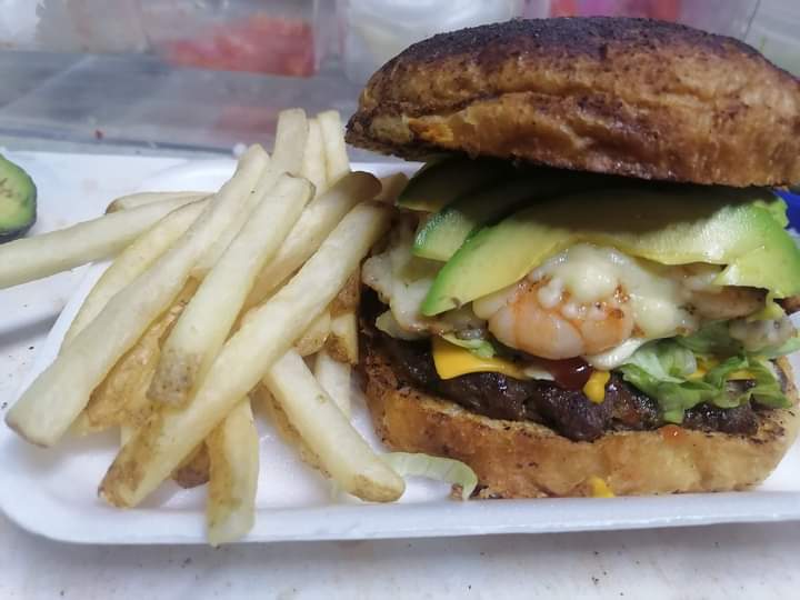 Hamburguesa Mar y Tierra + Papas