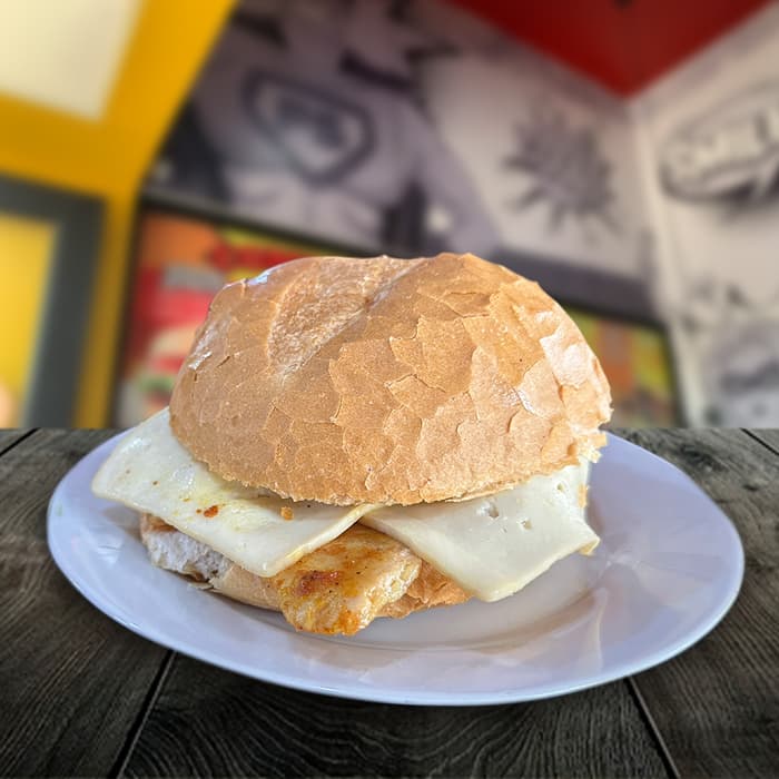 Combo Sándwich Suprema, Queso y Jugo