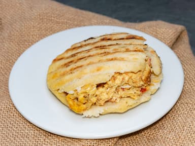 Arepa Rellena de Huevos Pericos