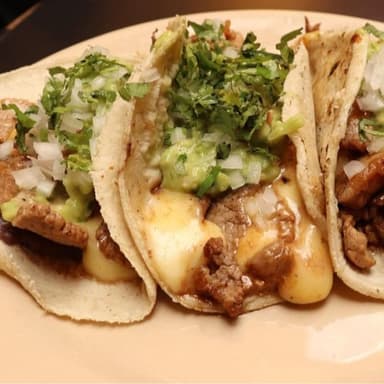 Taco de Pastor con Queso