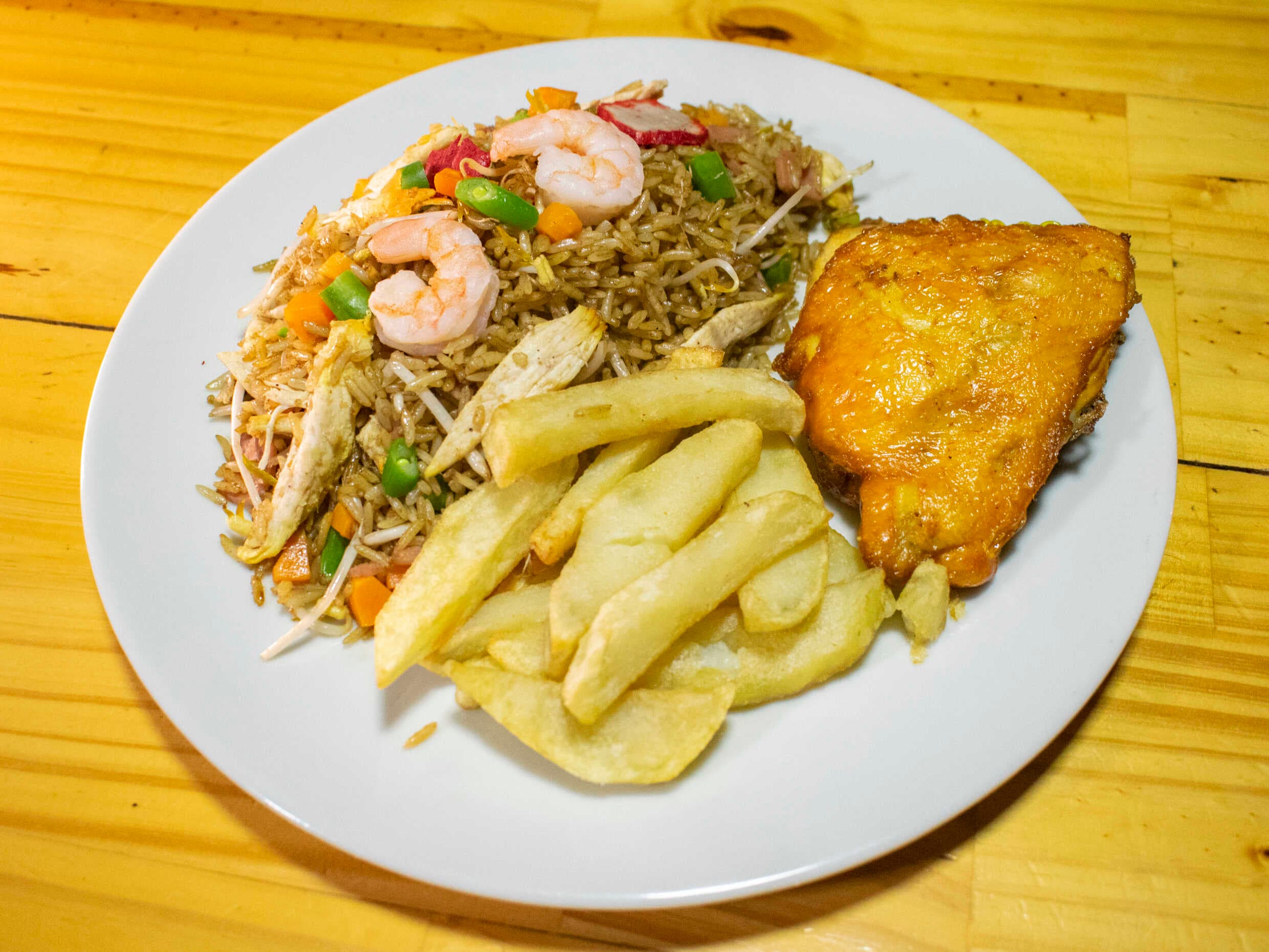 Chow Fan, Pollo y Papas