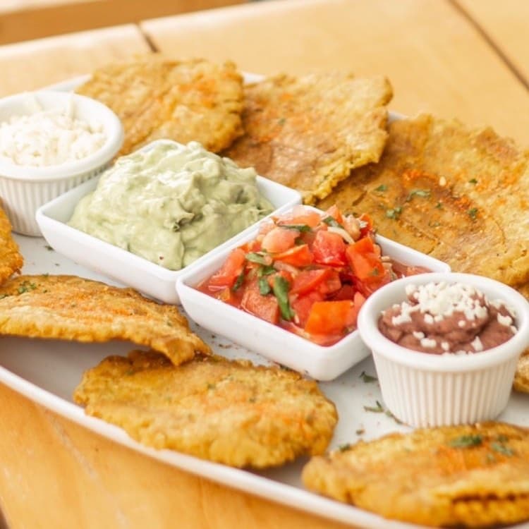 Patacones Mixtos + Ceviche de Pescado