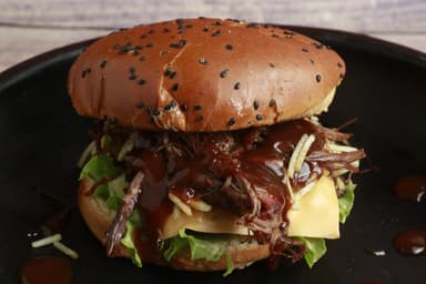 Combo Burger Llanera + Papas + Bebida