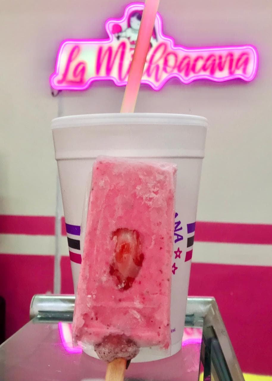 Paleta de Fresa de Leche