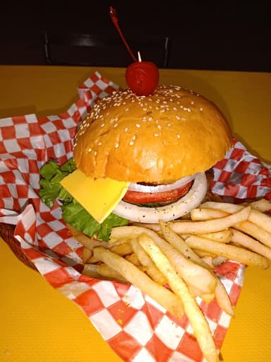 Hamburguesa Hawaiana 300 Gr con Papas